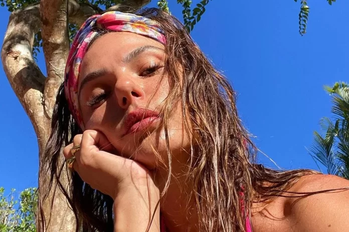 isis-valverde-6-696x464